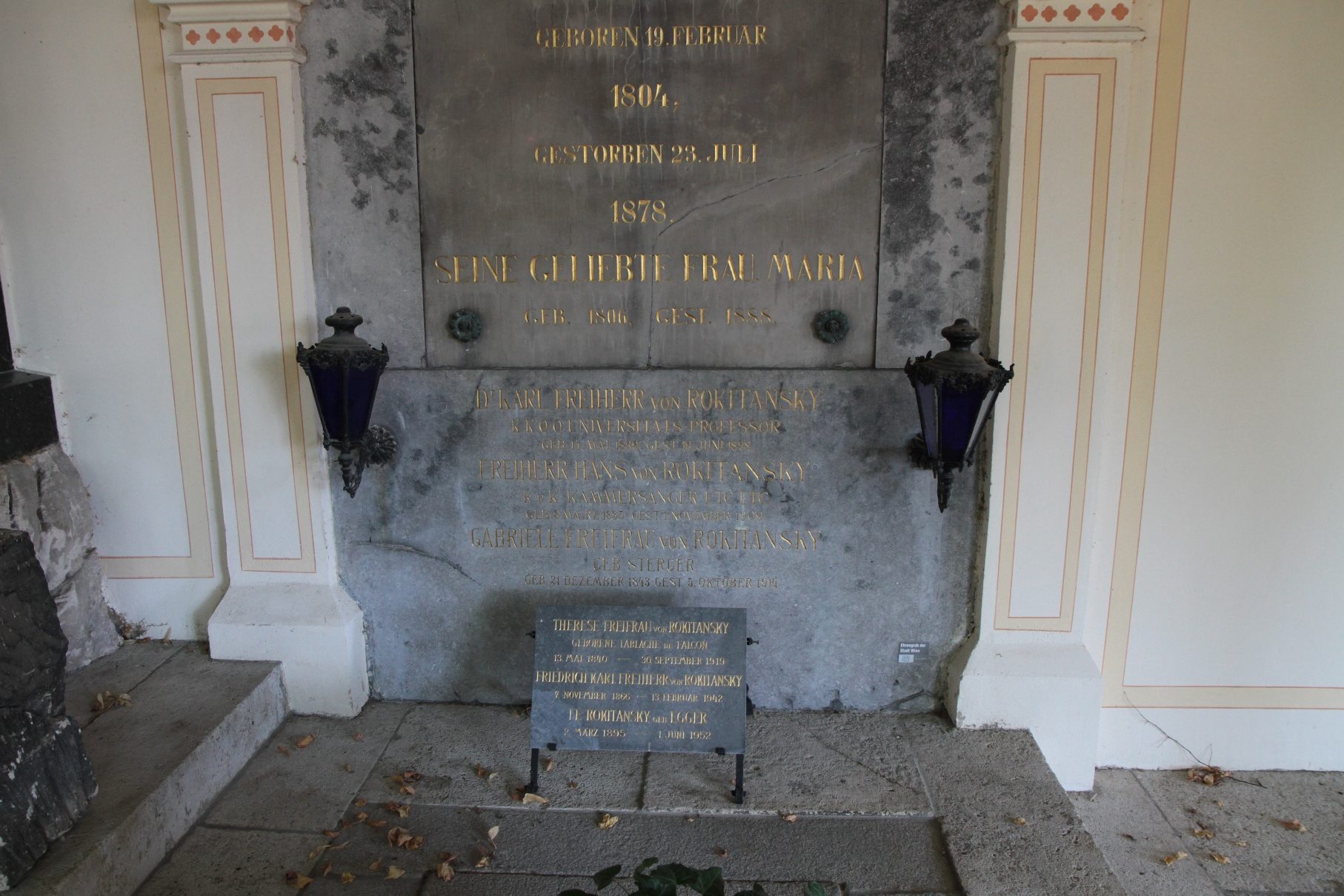Carl%20von%20Rokitansky%27s%20tomb%2C%20Vienna%20-%2005.JPG